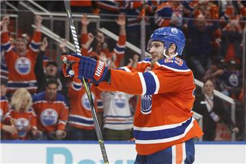Leon Draisaitl hat  drei Treffer beim Sieg der  Edmonton Oilers im Playoff-Viertelfinale gegen Anaheim erzielt.