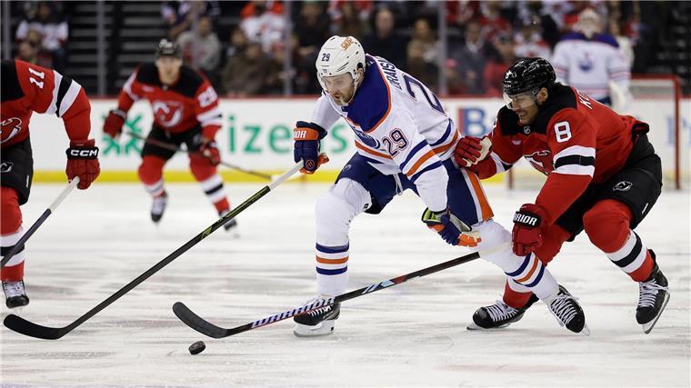 Leon Draisaitl setzt seine Scorer-Serie in der NHL fort.