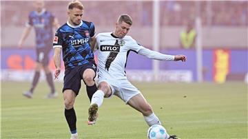 Leonardo Scienza (links) hofft, dass sein Bundesliga-Erfolg auch seiner Heimat Brasilien ankommt.
