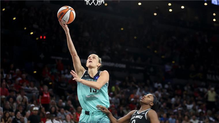 Schröder über Fiebichs Saison: „Das ist schon sehr geil“ Leonie Fiebich ist in ihrer ersten WNBA-Saison zu einem großen Faktor geworden für die New York Liberty.