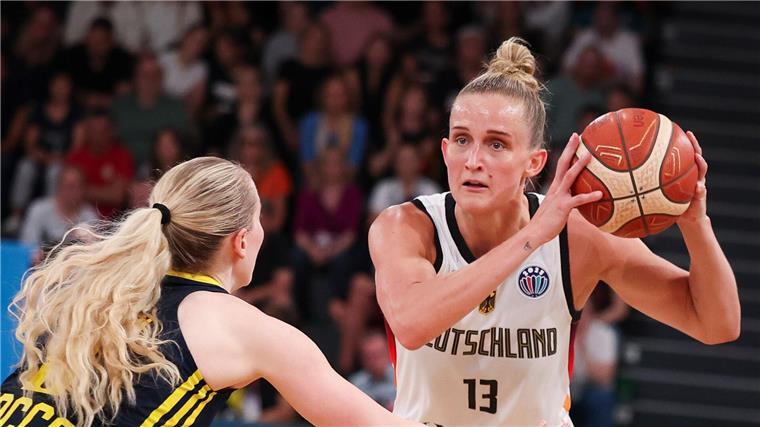 Nowitzki jubelt mit: Sieg für Basketballerinnen zum EM-Start Leonie Fiebich und die deutschen Basketballerinnen feierten einen tollen EM-Start.