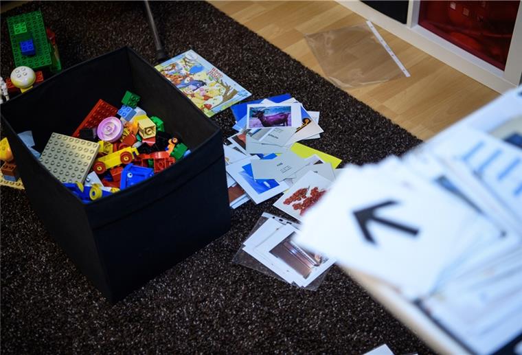 Autismus-Zentrum in Zeven ist eine Erfolgsgeschichte Lernzettel und Duplosteine sind oft nützliche Utensilien bei der Therapie von Kindern, die von Formen des Autismus-Spektrums betroffen sind.
