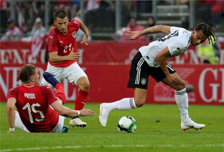 Leroy Sané (rechts) darf nicht mit zur WM. 


