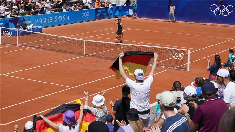 „Let’s go, Angie“: Angelique Kerber wird in Paris von deutschen Fans unterstützt.
