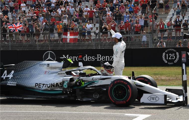 Formel 1: Debakel für Ferrari - Hamilton auf Pole Position Lewis Hamilton ist zufrieden: Er hat die Pole Position erkämpft.