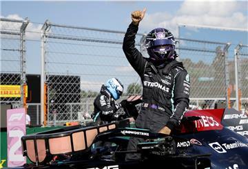 Lewis Hamilton jubelt, nachdem er die Bestzeit im Qualifying erreicht hat. Der Große Preis von Ungarn wird am Sonntag, 1. August 2021, 15 Uhr, ausgetragen.