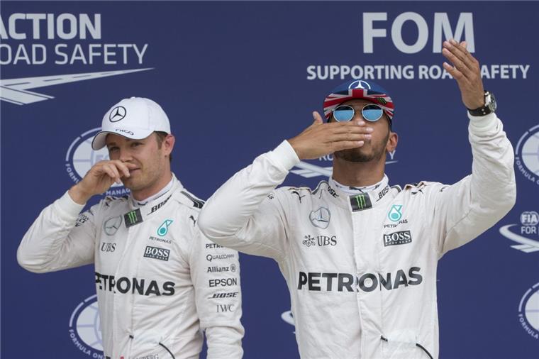 Formel 1: Hamilton holt sich Pole-Position in Silverstone Lewis Hamilton (rechts) ist wieder einmal vor Nico Rosberg.