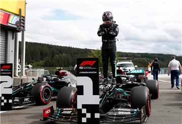 Lewis Hamilton widmet seine 93. Pole Position dem verstorbenen Schauspieler Chadwick Boseman. Er hatte morgens von dessen Tod erfahren.