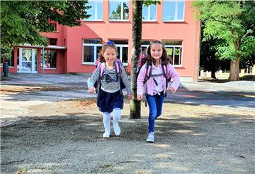 Liana und Alissa freuen sich auf ihre Einschulung in Leherheide.