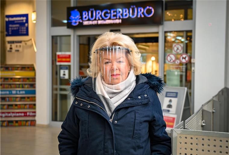 Bremerhavenerin kritisiert: „Durfte nur ohne Face Shield ins Bürgerbüro“ Liane Bresnahan berichtet, dass sie trotz Attest nicht mit Schutzschild ins Bürgerbüro gelassen wurde.
