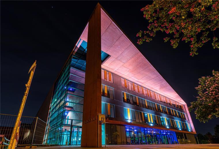 Lichtspiel: Das Biologicum der Goethe-Universität Frankfurt am Campus Riedberg