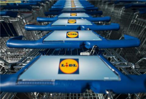 Lidl hat angekündigt, zukünftig auch in Deutschland auf Flugobst und -gemüse zu verzichten.