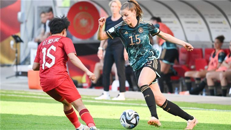 Ex-Nationalspielerin Tabea Sellner hört auf Lief auch für den DFB auf: Tabea Sellner (r).
