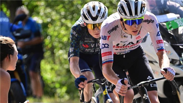 Lieferten sich den ersten Schlagabtausch bei der Tour: Tadej Pogacar (r) und Jonas Vingegaard.