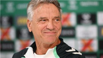 Ließ dem neuen Star Samuel Mbangula noch eine Pause: Werders Trainer Horst Steffen 