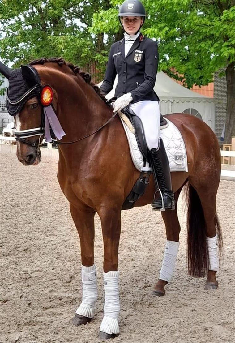 Dressurreiterin Lilly Marie Heins aus Ober Ochtenhausen holt Gold bei EM