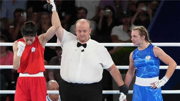 Lin Yi-ting aus Taiwan (l) holt sich Olympia-Gold im Boxen.