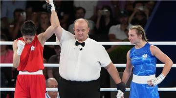 Lin Yi-ting aus Taiwan (l) holt sich Olympia-Gold im Boxen.