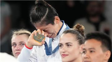 Lin Yu-ting gewinnt trotz der Debatte um ihr Geschlcht Gold und darf für Taiwan als Fahne bei der Schlussfeier tragen.
