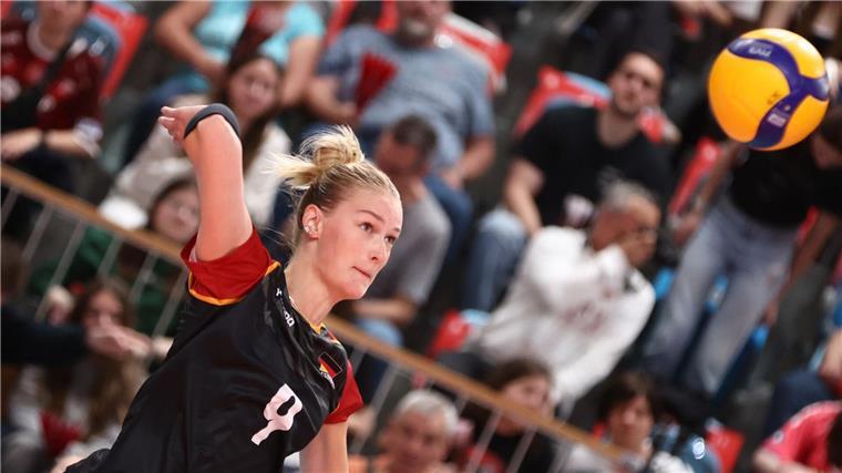 Lina Alsmeier stand dem Bundestrainer zur Verfügung.