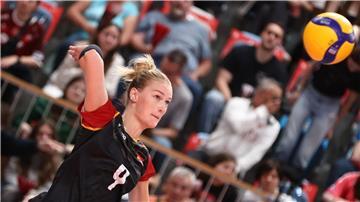 Lina Alsmeier stand dem Bundestrainer zur Verfügung.