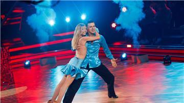 Lina Larissa Strahl, Schauspielerin, und Zsolt Sandor Cseke, Profitänzer, tanzen in der RTL-Tanzshow „Let’s Dance“ auf dem Parkett im Coloneum. Strahl scheidet bei Let’s Dance aus.