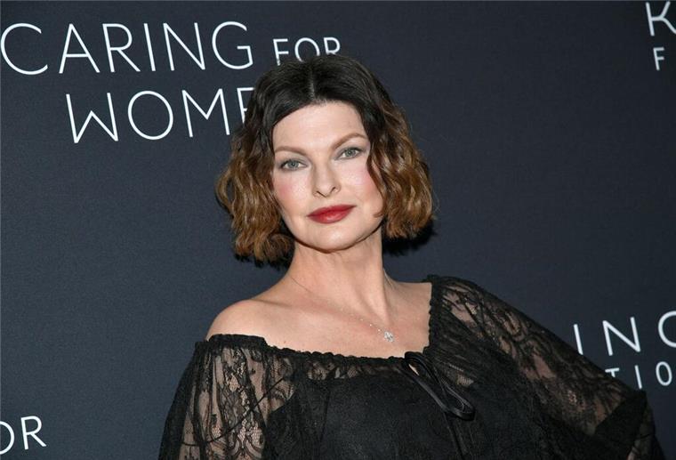 Ex-Supermodel Linda Evangelista: Schaue nicht in den Spiegel Linda Evangelista hatte sich nach einer Krebsdiagnose beide Brüste entfernen lassen. (Archivbild)
