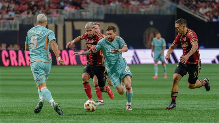Überraschende Pleite: Messi muss mit Miami zittern Lionel Messi dribbelte vergeblich.