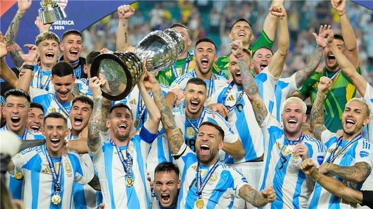 Tränen, Leiden und doch die nächste Messi-Krönung Lionel Messi gewinnt mit Argentinien nach 2021 zum zweiten Mal de Copa América