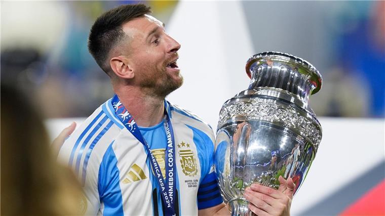 Tränen, Leiden und doch die nächste Messi-Krönung Lionel Messi gewinnt seinen dritten großen Titel mit Argentinien seit 2021