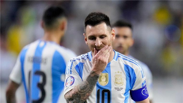 Argentinien setzt im Halbfinale auf angeschlagenen Messi Lionel Messi ist angeschlagen, soll aber im Halbfinale der Copa América gegen Kanada spielen.