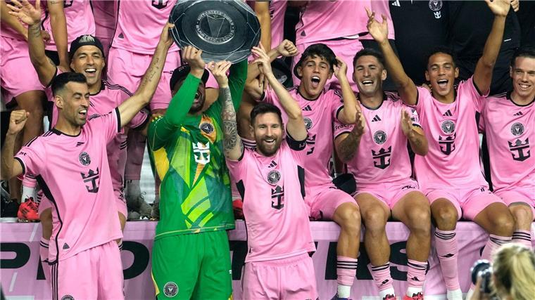 MLS: Messi führt Miami mit Hattrick zum Punkterekord Lionel Messi (M.) führte Inter Miami zum Punkterekord.
