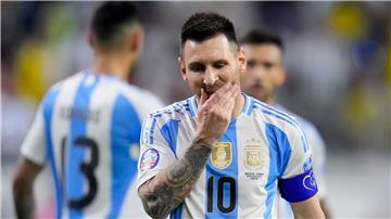 Lionel Messi vergab einen Elfmeter, kam aber mit Argentinien trotzdem weiter.