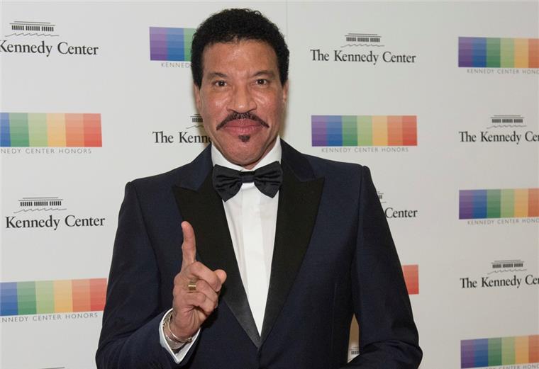 „We Are the World“: Lionel Richie denkt über Neuauflage nach Lionel Richie denkt über eine Neuauflage von „We Are the World“ nach.