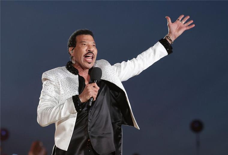 Lionel Richie trat im vergangenen Jahr bei der Krönung von König Charles III. auf. 2025 geht er wieder in Europa auf Tournee und kommt auch fünf Konzerte nach Deutschland. (Archivfoto) 