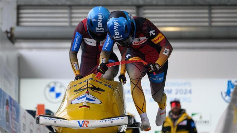 Lisa Buckwitz und Anschieberin Vanessa Mark auf dem Weg zum WM-Titel.