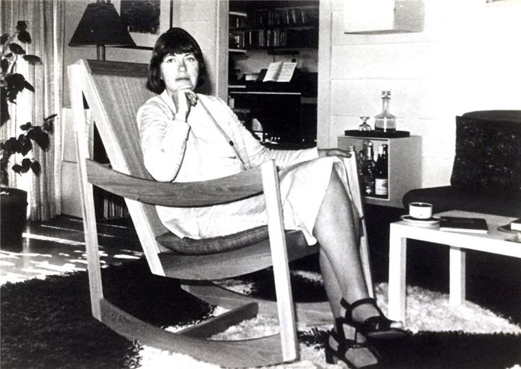 Lisel Mueller im Jahre 1976 in ihrem Haus in Lake Forrest bei Chicago/Illinois.