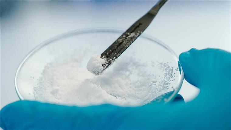 Tankstellenbetreiber Esso darf im Kreis Rotenburg nach Lithium suchen Lithium ist ein Leichtmetall, das etwa für Batterien von E-Autos gebraucht wird. (Symbolbild)