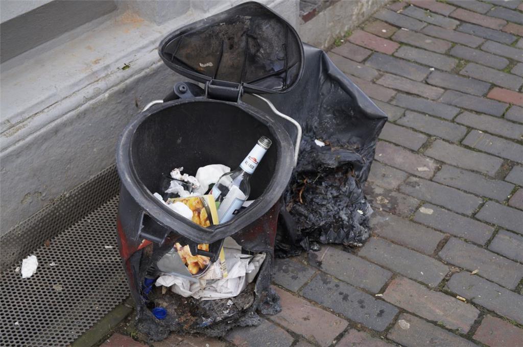 Löchrige Mülleimer in der Jahnstraße. Foto: Hinkelmann