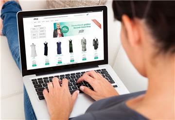 Löst das bequeme Online-Shopping bald den stressigen Innenstadt-Bummel ab? Foto ubup/dpa