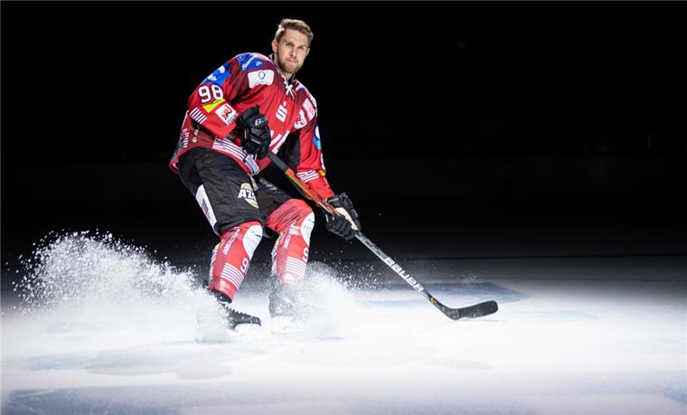 Fischtown Pinguins: Luca Gläser staubt seinen ersten Titel ab Luca Gläser ist Spieler des Monats Oktober bei den Fischtown Pinguins.