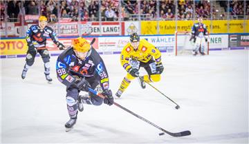 Luca Gläser spielt aktuell für die Eispiraten Crimmitschau.

