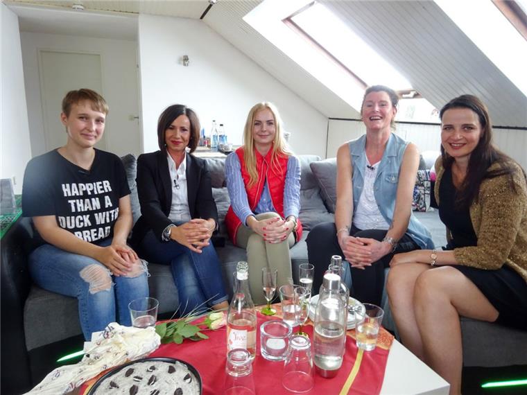 Lucina aus Bremerhaven (links) hat gemeinsam mit Silke, Michelle, Kiko und Tanja bei der Vox-Show "Shopping Queen" mitgemacht.