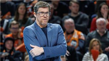 Lüneburgs Trainer Stefan Hübner verpasste mit seinem Team den vorzeitigen Einzug ins Finale.