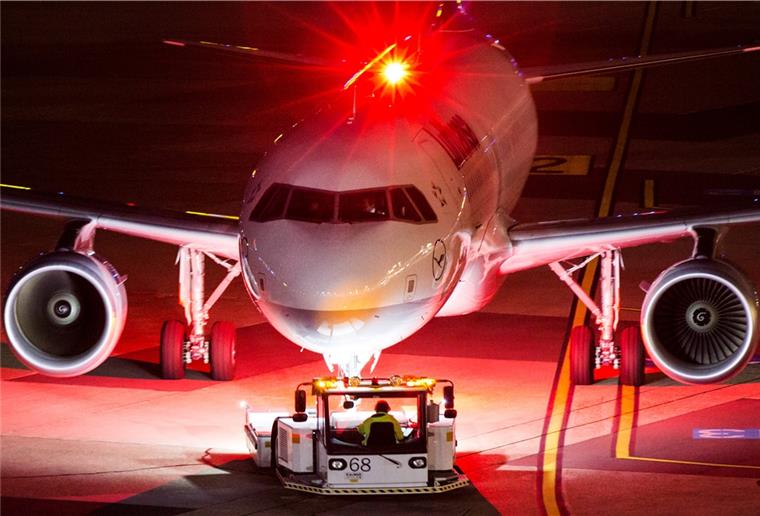 Lufthansa streicht Flugplan auf die Hälfte zusammen Lufthansa reduziert den Flugplan.