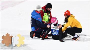 Luisa Görlich musste nach ihrem Sprung behandelt werden.