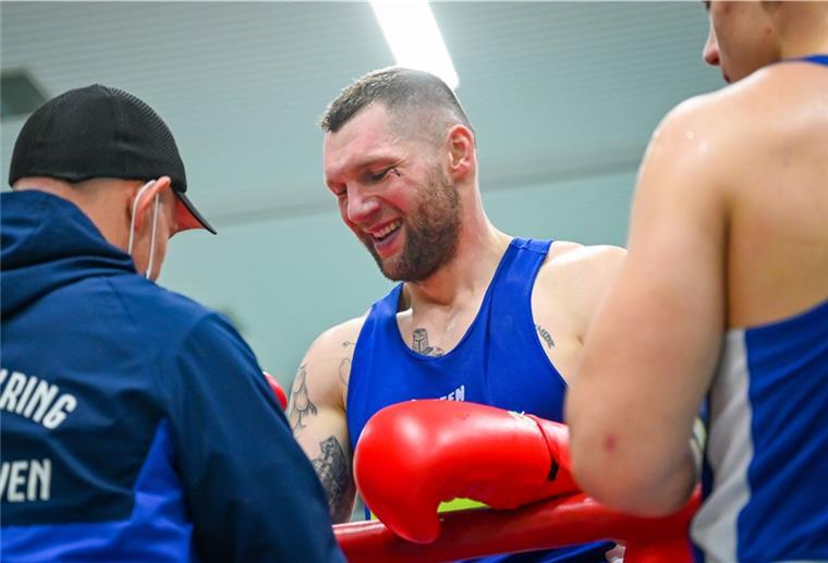 Lukas Dawidowski beim Kampftag des Weser Boxringes in der Walter-Kolb-Halle.