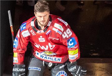 Lukas Kälble schießt sein erstes Tor für die Fischtown Pinguins.