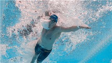 Lukas Märtens verbessert über 800 Meter Freistil den deutschen Rekord.