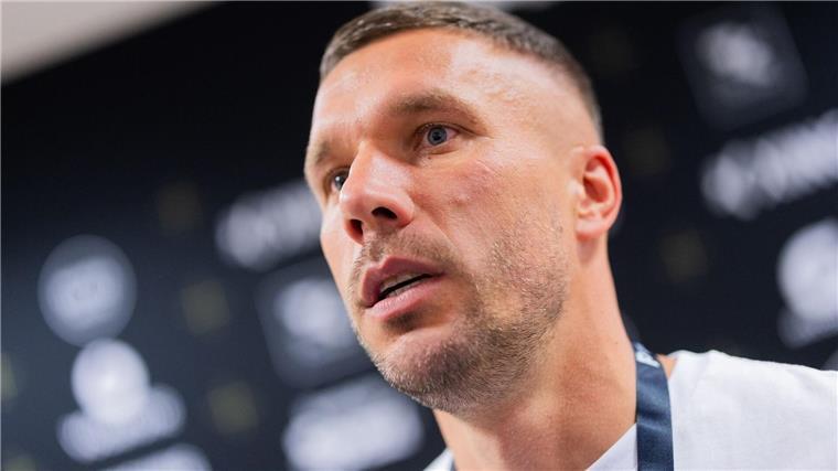 Podolski in Gesprächen über Engagement beim 1. FC Köln Lukas Podolski denkt über ein Engagement beim 1. FC Köln nach.